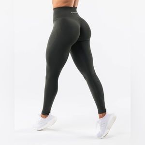 New amplify contour leggings color central green